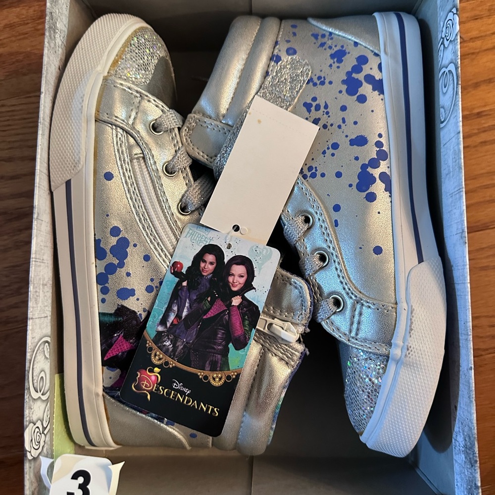 Disney descendants girls size 3